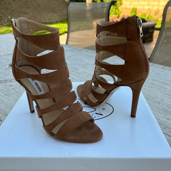 ✨NEW✨Steve Madden NUBUCK LEATHER Tan Cut-Out Heels - Picture 3 of 13
